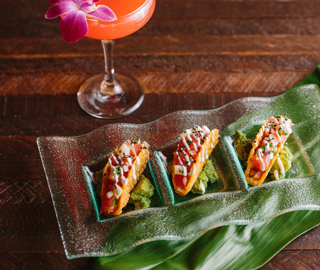 plate of ahi tacos and cocktail